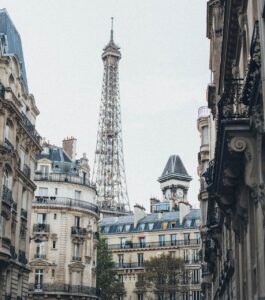 https://ucia-rioz.fr/wp-content/uploads/2021/02/pexels-elina-sazonova-1850619-1-265x300.jpg
